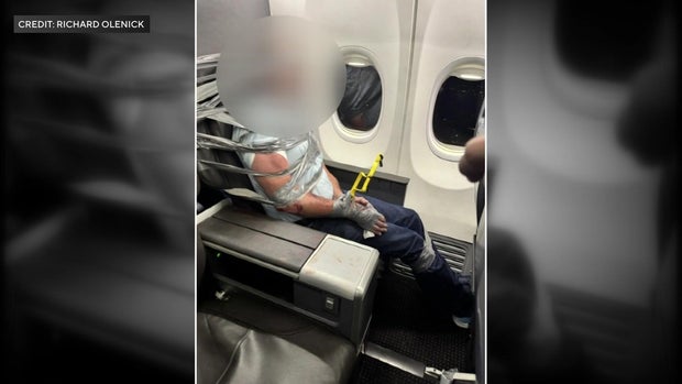 Hành khách gây rối trên chuyến bay American Airlines: Tấn công và bị trói vào ghế - Ảnh 1. Hành khách gây rối trên chuyến bay American Airlines: Tấn công và bị trói vào ghế - Ảnh 1.
