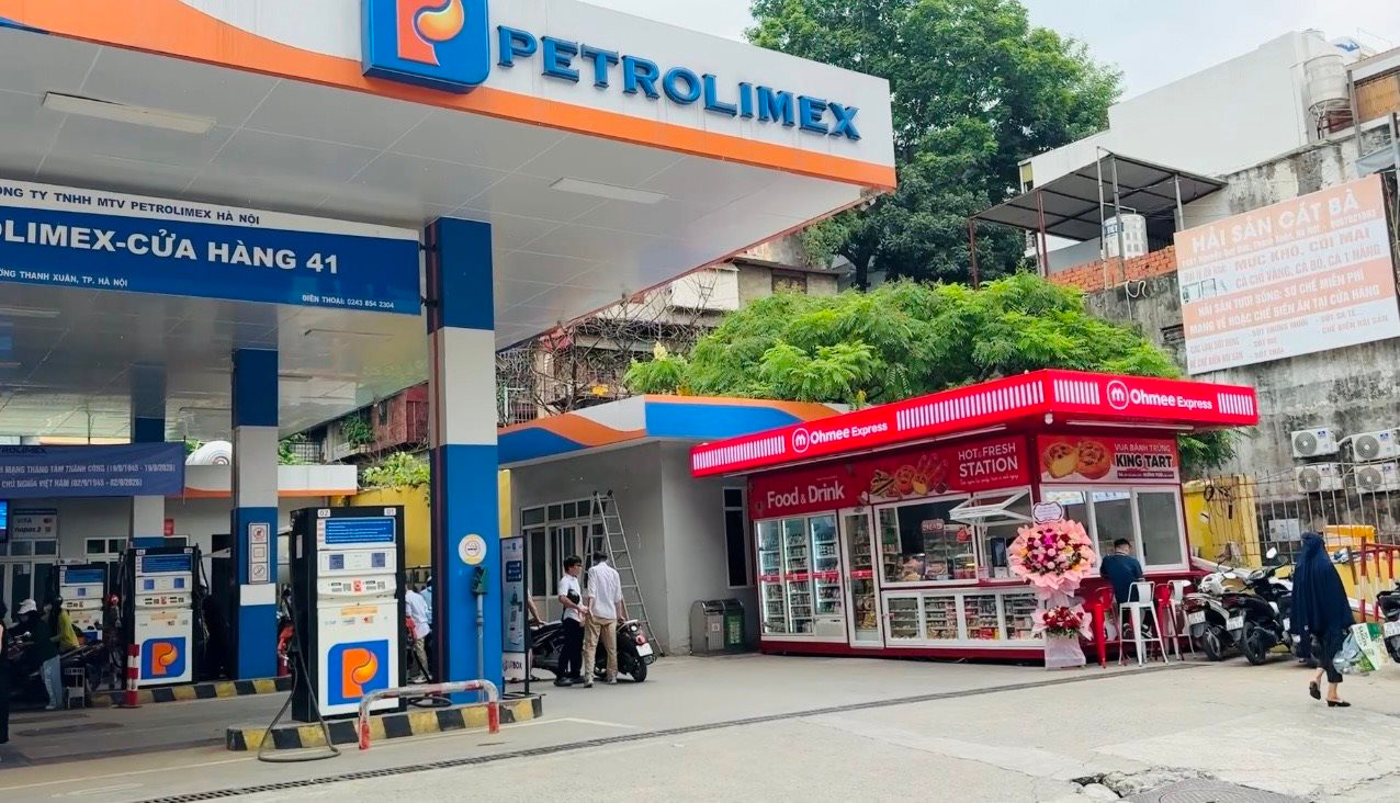 N&oacute;ng: Chuỗi 40.000 cửa h&agrave;ng Trung Quốc đưa Ohmee v&agrave;o c&acirc;y xăng Petrolimex, Việt Nam l&agrave; nơi đầu ti&ecirc;n thử nghiệm - Ảnh 1.
