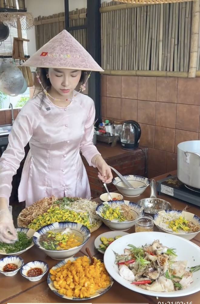 Căn nhà gia đình chồng tặng Á hậu Thuý An - Ảnh 9.