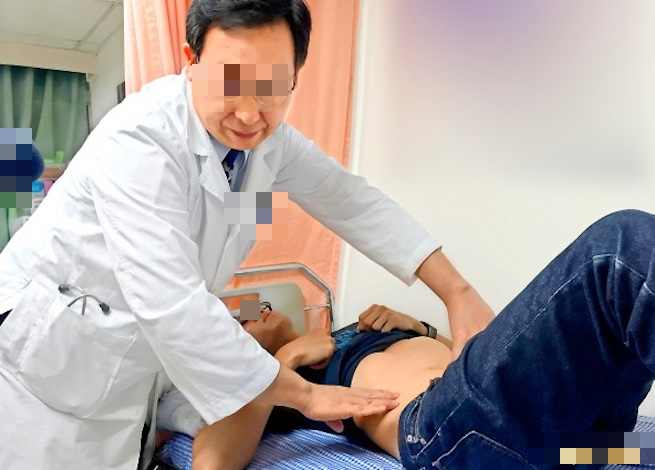 Ch&agrave;ng trai 26 tuổi v&agrave; 248 vi&ecirc;n sỏi mật: Cảnh b&aacute;o th&oacute;i quen ăn uống kh&ocirc;ng l&agrave;nh mạnh - Ảnh 1.