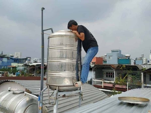 Lời khuyên sử dụng bồn nước inox cho gia đình bền lâu và an toàn - Ảnh 1. Lời khuyên sử dụng bồn nước inox cho gia đình bền lâu và an toàn - Ảnh 1.