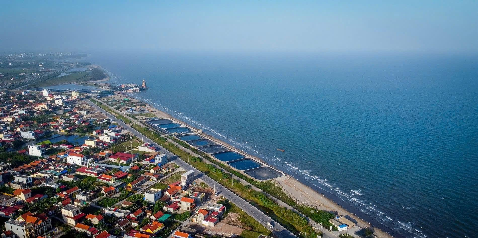 Kh&ocirc;ng phải Hạ Long, C&aacute;t B&agrave;, miền Bắc c&oacute; b&atilde;i biển d&agrave;i hơn 7km nhiều người chưa biết: Ở tỉnh vừa đ&oacute;n gần 20 triệu lượt kh&aacute;ch, đang chờ ng&agrave;y "lột x&aacute;c" th&agrave;nh thi&ecirc;n đường - Ảnh 4.