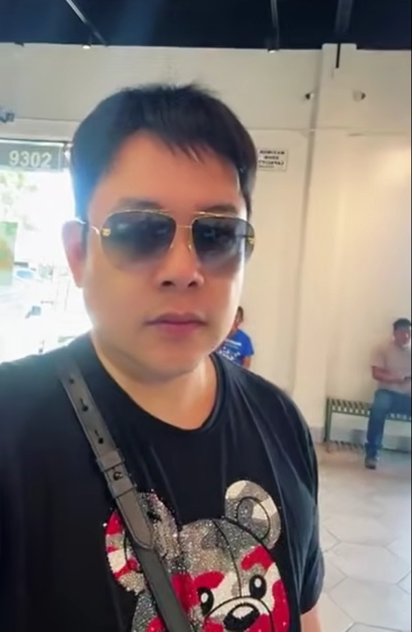 "Cuộc sống ở Mỹ chỉ đơn giản vậy thôi, nghệ sĩ như tôi phải đi mua bánh mì" - Ảnh 1. "Cuộc sống ở Mỹ chỉ đơn giản vậy thôi, nghệ sĩ như tôi phải đi mua bánh mì" - Ảnh 1.