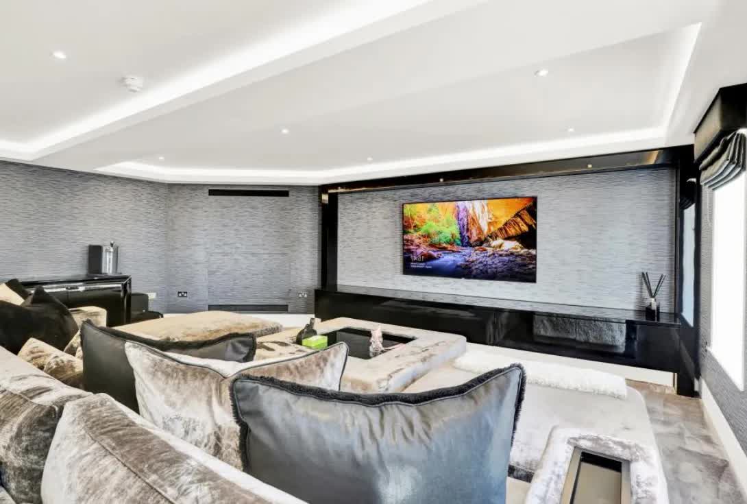 Levi Colwill xây phòng gym riêng tại biệt thự 4 , 2 triệu bảng ở Surrey - Ảnh 2. Levi Colwill xây phòng gym riêng tại biệt thự 4 , 2 triệu bảng ở Surrey - Ảnh 2.
