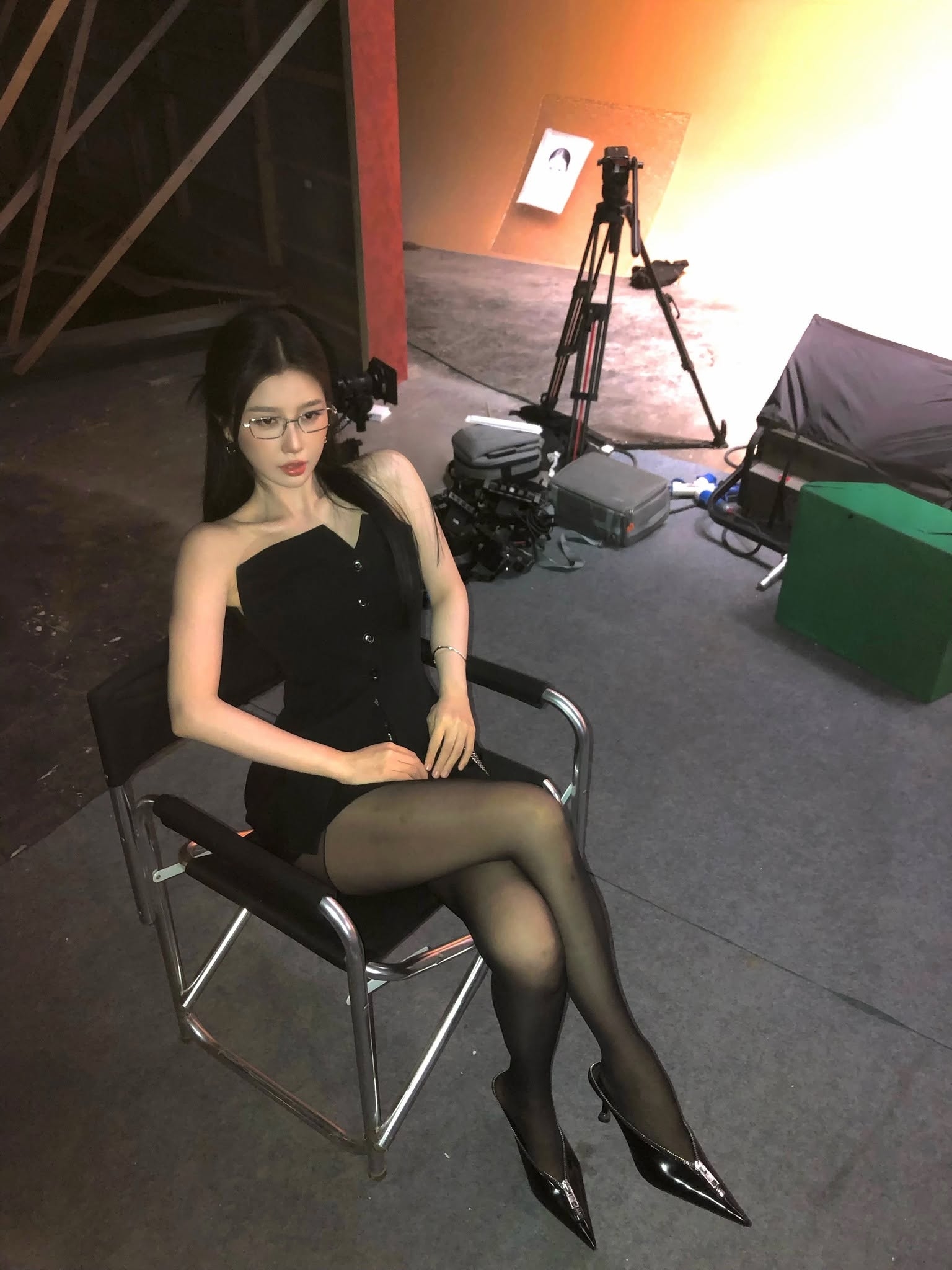 Ngu Thư H&acirc;n quyến rũ với bộ ảnh sexy khiến fan mất ngủ Đ&ecirc;m nay - Ảnh 6.