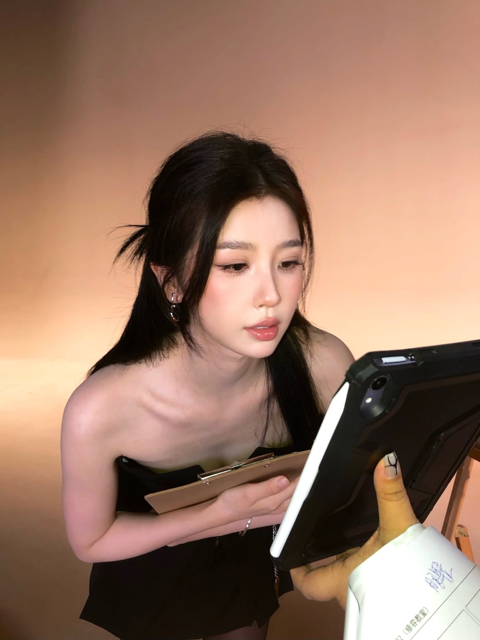 Ngu Thư H&acirc;n quyến rũ với bộ ảnh sexy khiến fan mất ngủ Đ&ecirc;m nay - Ảnh 7.