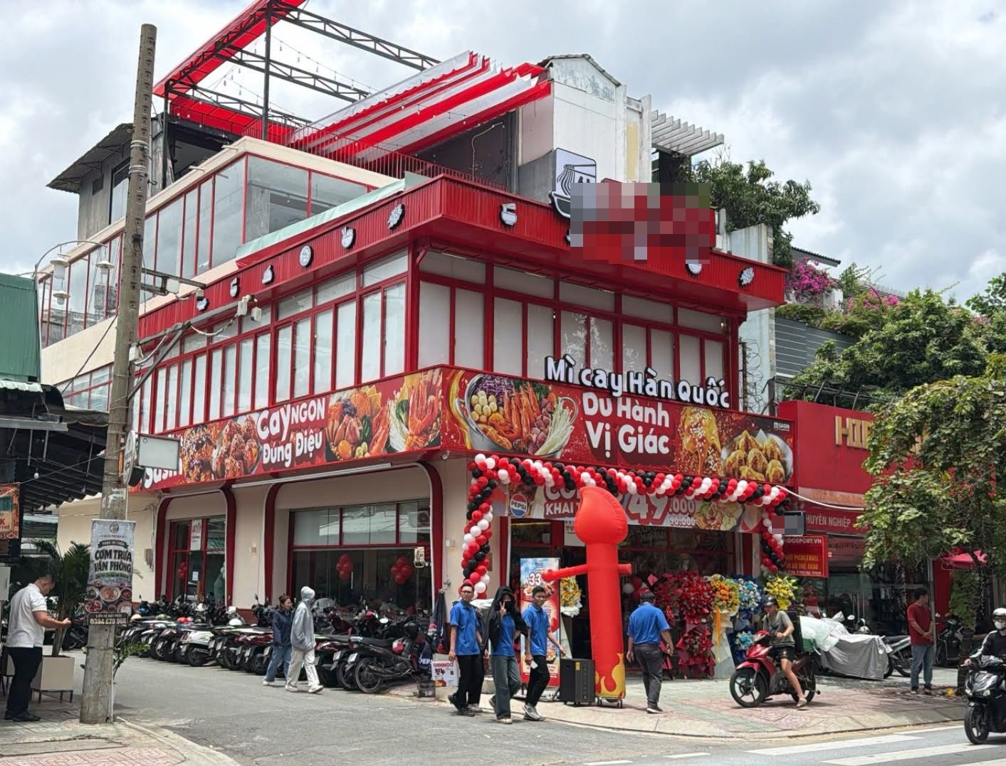 Quốc Trường Từ nam diễn vi&ecirc;n nổi tiếng đến &ocirc;ng chủ chuỗi m&igrave; cay th&agrave;nh c&ocirc;ng tại TP . HCM - Ảnh 4.