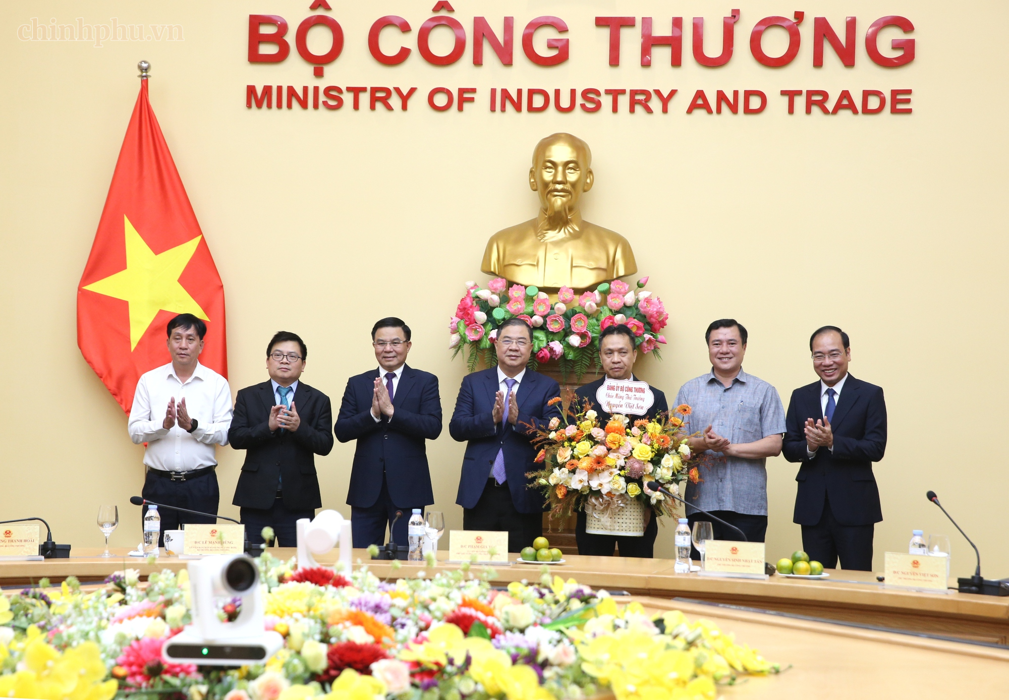 &Ocirc;ng Nguyễn Việt Sơn ch&iacute;nh thức giữ chức Thứ trưởng Bộ C&ocirc;ng Thương năm 2026 - Ảnh 2.