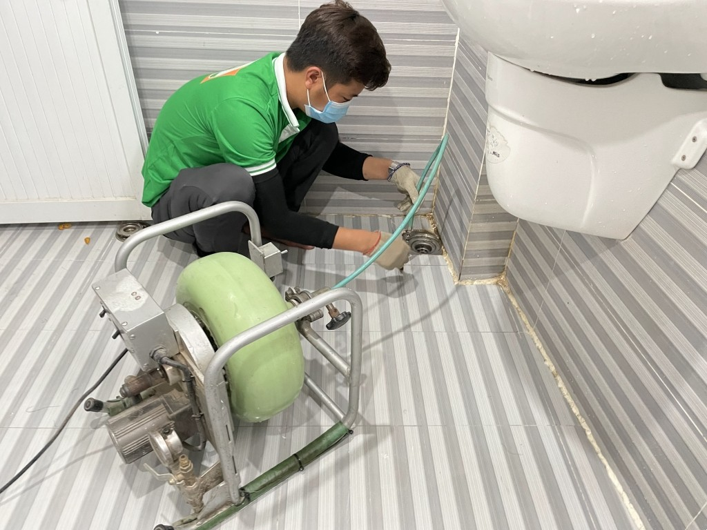 Lời khuyên cho những gia đình đang định gọi dịch vụ thông cống hoặc bồn cầu - Ảnh 2.