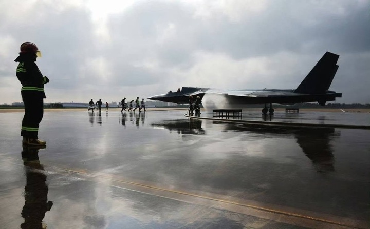 B&iacute; ẩn những vật thể giống ti&ecirc;m k&iacute;ch J - 20 tại Trung Quốc được h&eacute; lộ năm 2026 - Ảnh 2.