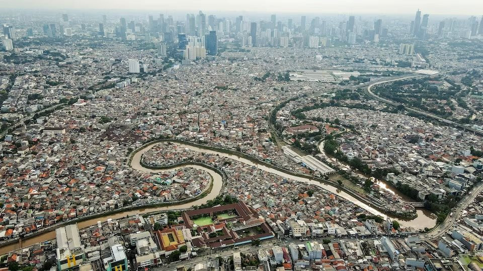 Bất ngờ đảo chiều kinh tế: Việt Nam vượt Philippines, &aacute;p s&aacute;t Th&aacute;i Lan, thu hẹp khoảng c&aacute;ch với Indonesia - Ảnh 4.