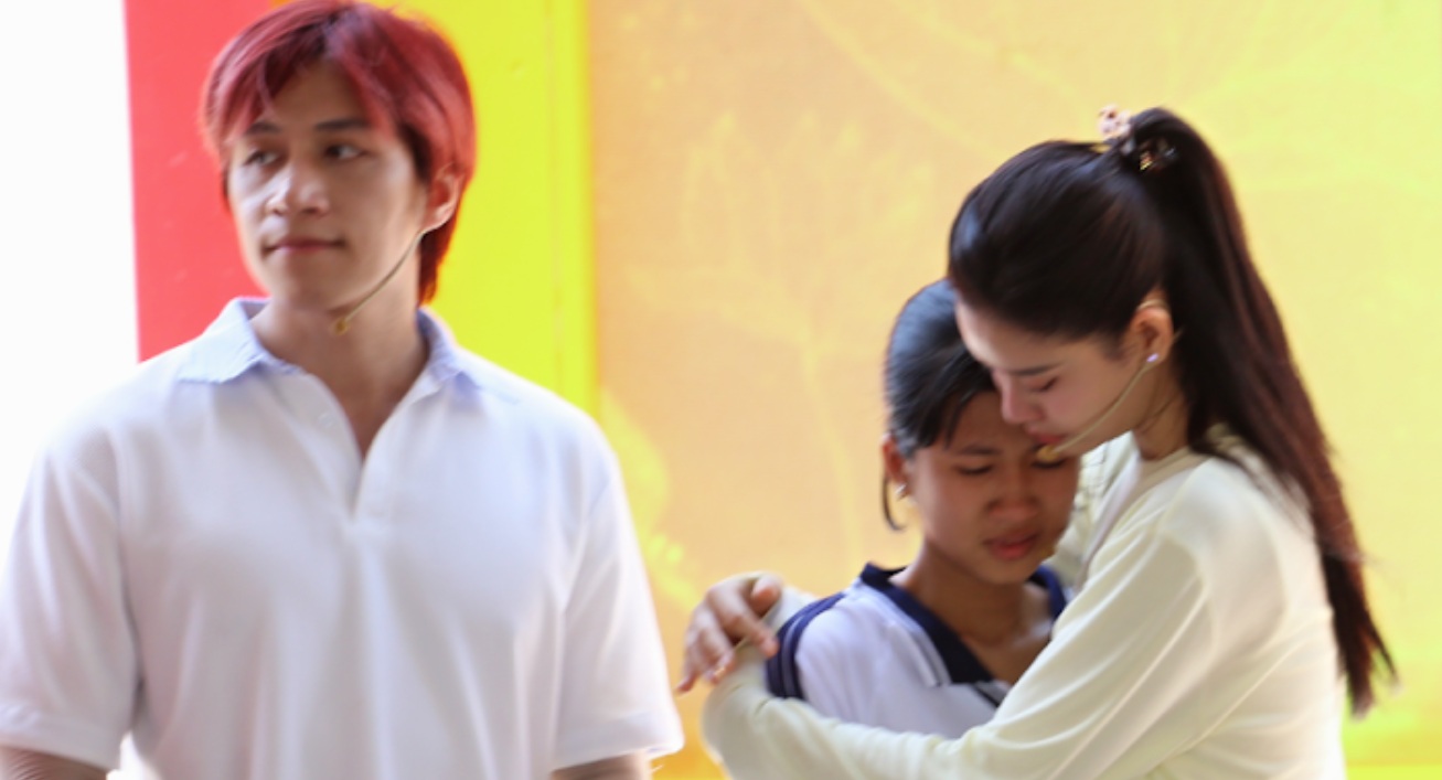 Trương Quỳnh Anh bật kh&oacute;c: "Kh&ocirc;ng cần nh&igrave;n v&agrave;o cuộc đời người kh&aacute;c để ngưỡng mộ" - Ảnh 1.