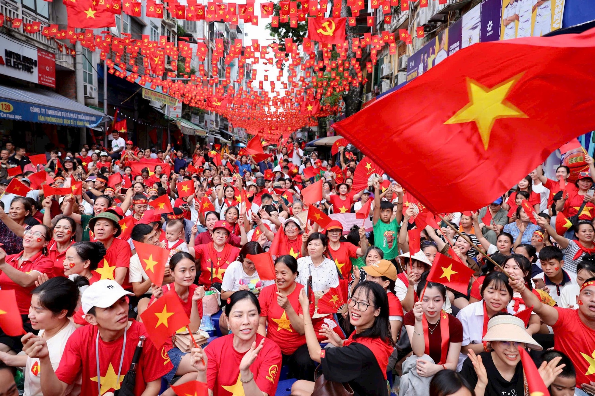 Bất ngờ đảo chiều kinh tế: Việt Nam vượt Philippines, &aacute;p s&aacute;t Th&aacute;i Lan, thu hẹp khoảng c&aacute;ch với Indonesia - Ảnh 1.