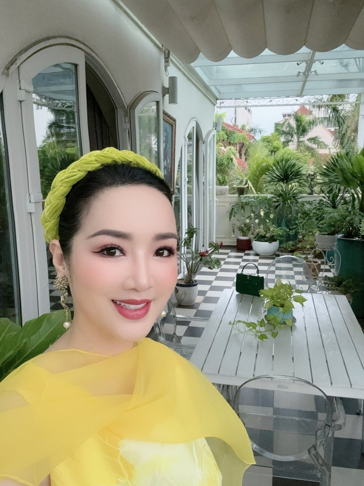 Vườn nh&agrave; 200 m&sup2; của Gi&aacute;ng My: Nơi sắc hoa v&agrave; rau sạch h&ograve;a quyện - Ảnh 8.