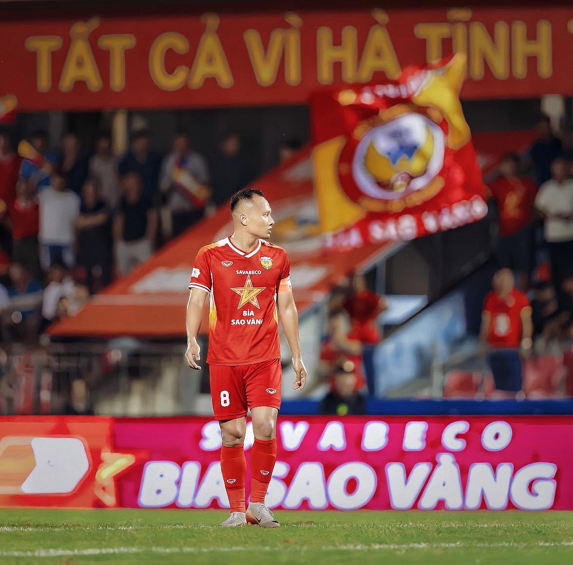 Trọng Hoàng - huyền thọai của bóng đá Việt Nam với 21 mùa giải V . League liên tiếp - Ảnh 1. Trọng Hoàng - huyền thọai của bóng đá Việt Nam với 21 mùa giải V . League liên tiếp - Ảnh 1.