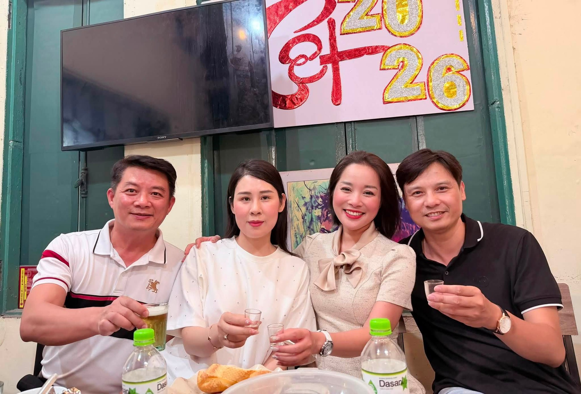 Nữ chính "Nhật ký Vàng Anh" thân thiết bên Giám đốc Nhà hát Kịch Hà Nội và loạt sao Việt - Ảnh 2. Nữ chính "Nhật ký Vàng Anh" thân thiết bên Giám đốc Nhà hát Kịch Hà Nội và loạt sao Việt - Ảnh 2.
