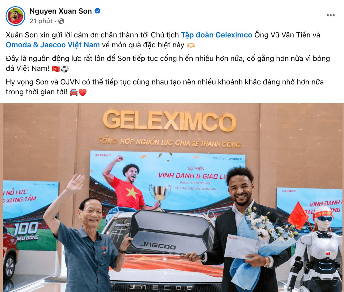 Chủ tịch Geleximco Vũ Văn Tiền đ&iacute;ch th&acirc;n trao xe cho Xu&acirc;n Son - Ảnh 2.