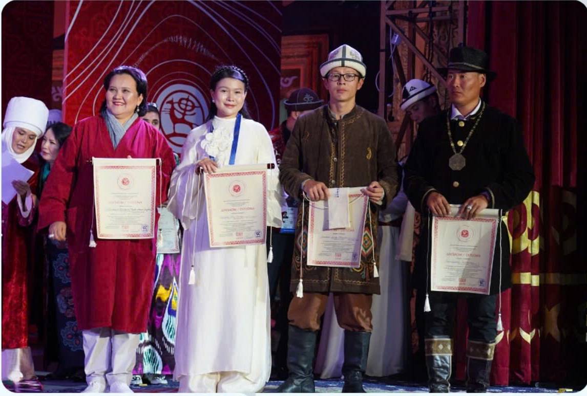 Nghệ sĩ đàn bầu Vân Trung giành Giải Ba tại Cuộc thi Âm nhạc Truyền thống quốc tế ở Kyrgyzstan - Ảnh 1. Nghệ sĩ đàn bầu Vân Trung giành Giải Ba tại Cuộc thi Âm nhạc Truyền thống quốc tế ở Kyrgyzstan - Ảnh 1.