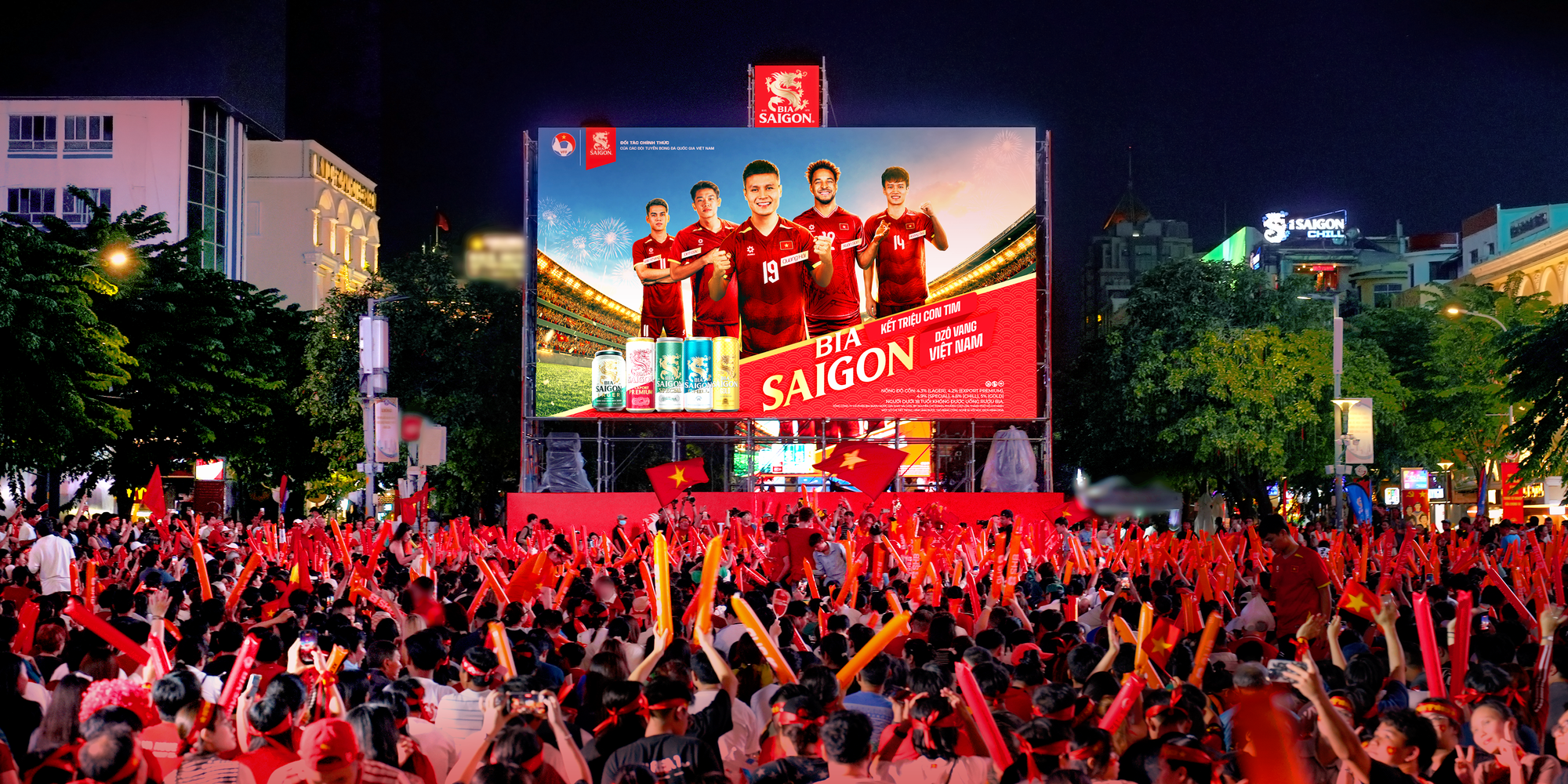 &rlm;Bia Saigon kết vạn lời cổ vũ th&agrave;nh kỷ lục TIFO Việt Nam&rlm; - Ảnh 1.