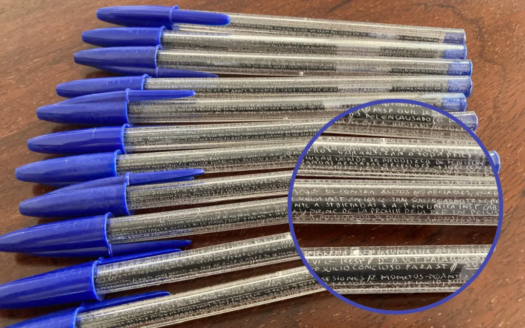 Phát hiện bí mật động trời trên 11 chiếc bút của sinh viên luật - Ảnh 1. Phát hiện bí mật động trời trên 11 chiếc bút của sinh viên luật - Ảnh 1.