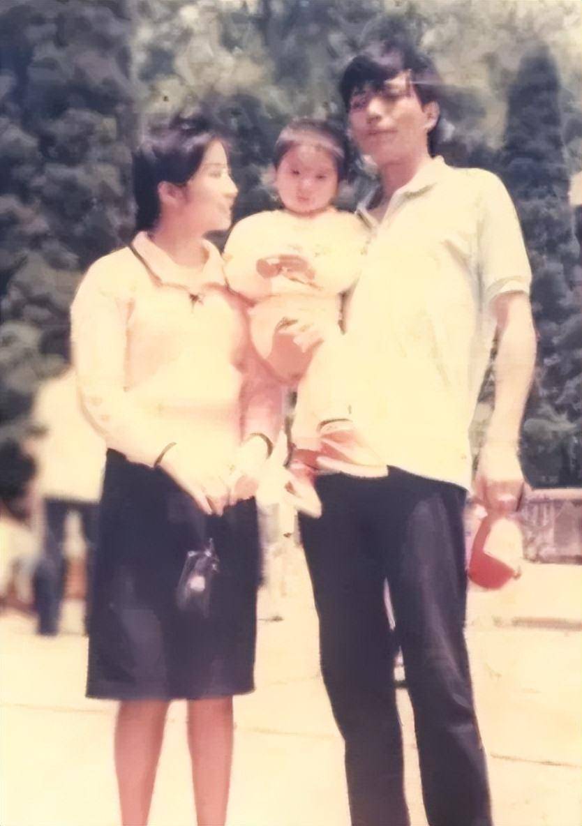 Cậu b&eacute; bị bắt c&oacute;c năm 1991 v&agrave; cuộc đo&agrave;n tụ sau 25 năm - Ảnh 1.