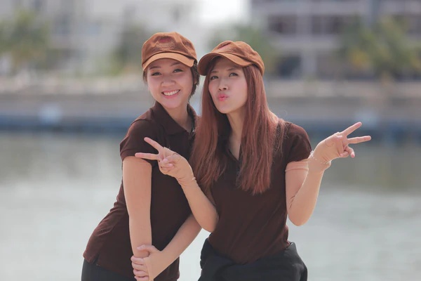 Trang Ph&aacute;p v&agrave; Băng Di: Cặp bạn th&acirc;n &ldquo; l&atilde;o h&oacute;a ngược &rdquo; trong l&agrave;ng giải tr&iacute; Vbiz 2026 - Ảnh 4.