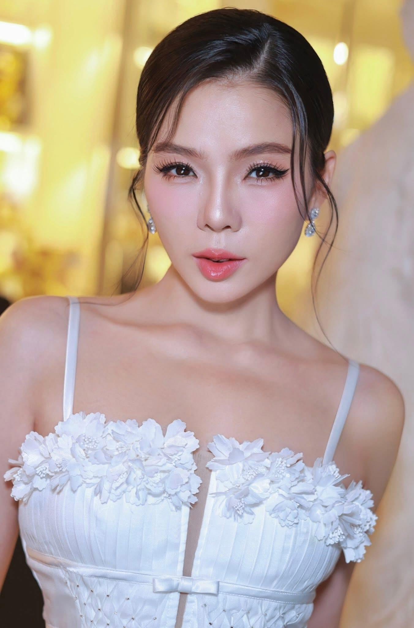 Lệ Quy&ecirc;n g&acirc;y sốt với show thu nửa tỷ v&agrave; cuộc sống xa hoa tại TP . HCM , H&agrave; Nội - Ảnh 3.