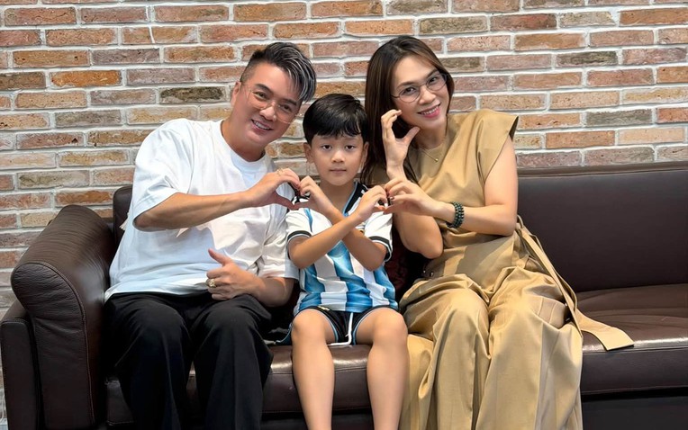 Đ&agrave;m Vĩnh Hưng mang con đến nh&agrave; Mỹ T&acirc;m - Ảnh 1.