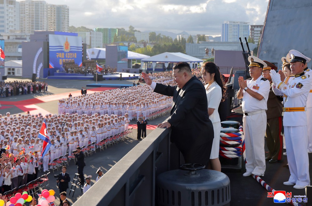 Triều Ti&ecirc;n chứng kiến sự kiện lịch sử: Chiến hạm từng lật &uacute;p trước mặt &ocirc;ng Kim Jong-un đ&atilde; hồi sinh - Ảnh 3.
