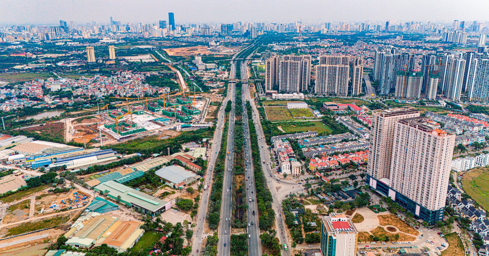 Đại lộ d&agrave;i nhất, rộng nhất Việt Nam với 16 l&agrave;n xe đẹp như Ch&acirc;u &Acirc;u được loạt &ldquo;&ocirc;ng lớn&rdquo; Vingroup, Masterise, MIK Group, CapitaLand&hellip; dồn dập đổ về x&acirc;y gần 60 t&ograve;a nh&agrave; cao tầng - Ảnh 4.
