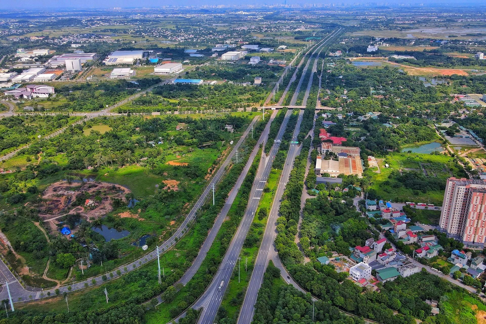 Đại lộ d&agrave;i nhất, rộng nhất Việt Nam với 16 l&agrave;n xe đẹp như Ch&acirc;u &Acirc;u được loạt &ldquo;&ocirc;ng lớn&rdquo; Vingroup, Masterise, MIK Group, CapitaLand&hellip; dồn dập đổ về x&acirc;y gần 60 t&ograve;a nh&agrave; cao tầng - Ảnh 1.