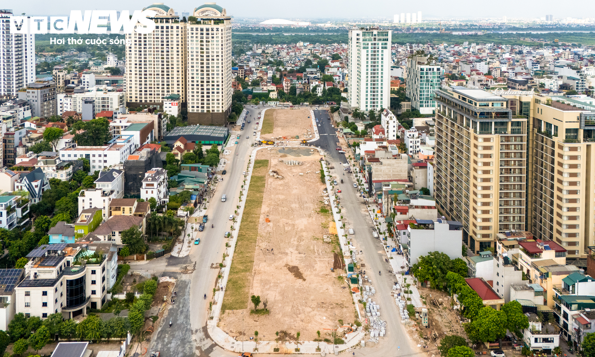Dự &aacute;n giao th&ocirc;ng H&agrave; Nội: Tuyến đường Đặng Thai Mai rộng 90m b&ecirc;n Hồ T&acirc;y sắp ho&agrave;n thiện - Ảnh 1.