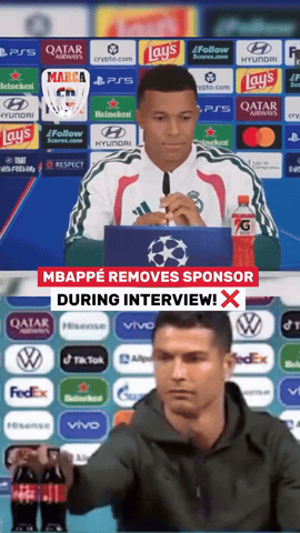 Mbappe dời chai nước ngọt giống Ronaldo Trong buổi họp b&aacute;o Champions League - Ảnh 1.