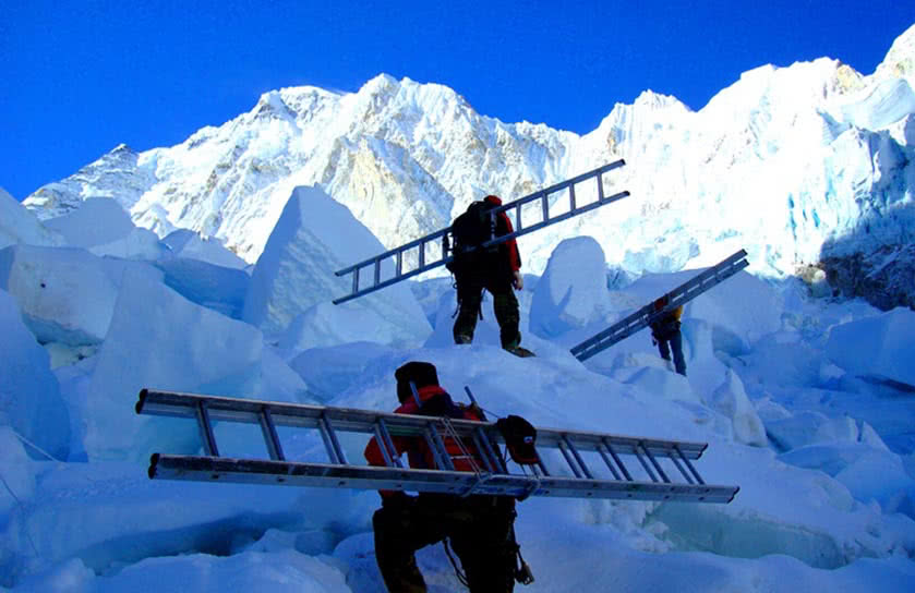 Việc nguy hiểm nhất con người có thể làm trên núi Everest là gì? - Ảnh 5. Việc nguy hiểm nhất con người có thể làm trên núi Everest là gì? - Ảnh 5.