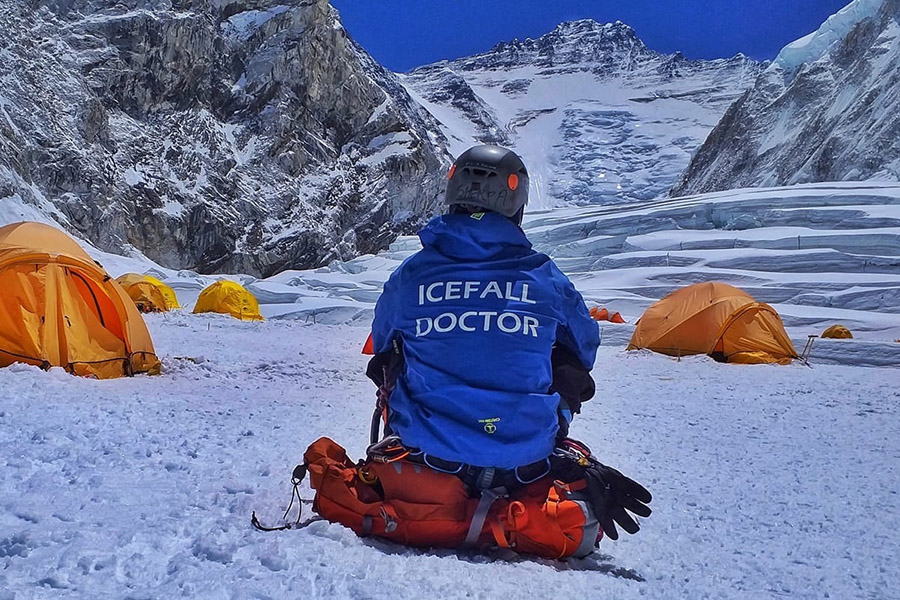 Việc nguy hiểm nhất con người có thể làm trên núi Everest là gì? - Ảnh 4. Việc nguy hiểm nhất con người có thể làm trên núi Everest là gì? - Ảnh 4.