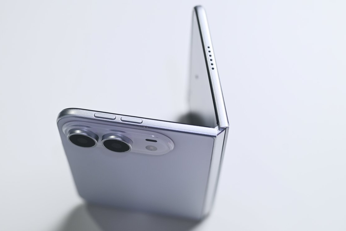 IPhone Ultra 2026 c&oacute; 3 điểm độc quyền nổi bật so với iPhone 18 Pro - Ảnh 2.