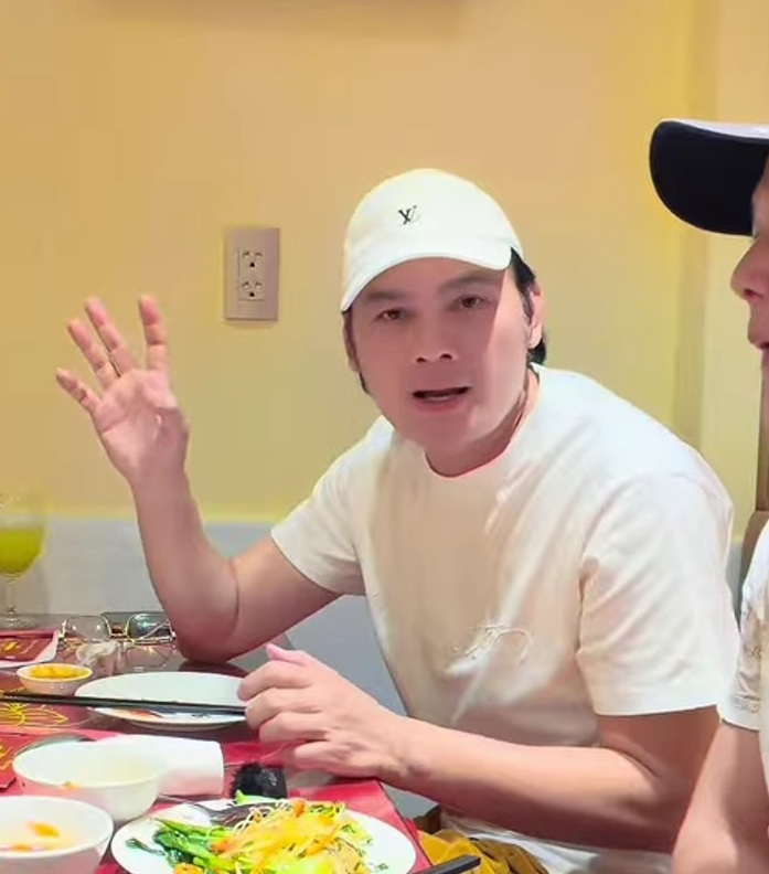 "Từ Mỹ về nước l&agrave; t&ocirc;i k&yacute; hợp đồng 10 chương tr&igrave;nh lu&ocirc;n" - Ảnh 1.