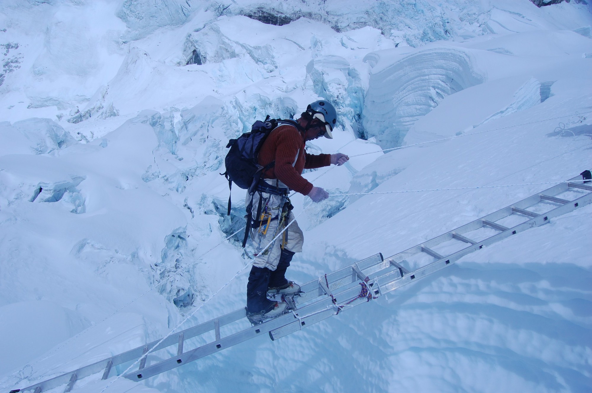 Việc nguy hiểm nhất con người có thể làm trên núi Everest là gì? - Ảnh 7. Việc nguy hiểm nhất con người có thể làm trên núi Everest là gì? - Ảnh 7.
