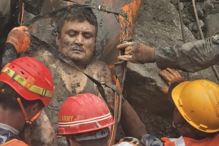 Lời kể của c&ocirc;ng nh&acirc;n sống s&oacute;t sau 9 ng&agrave;y ở Nepal - Ảnh 2.