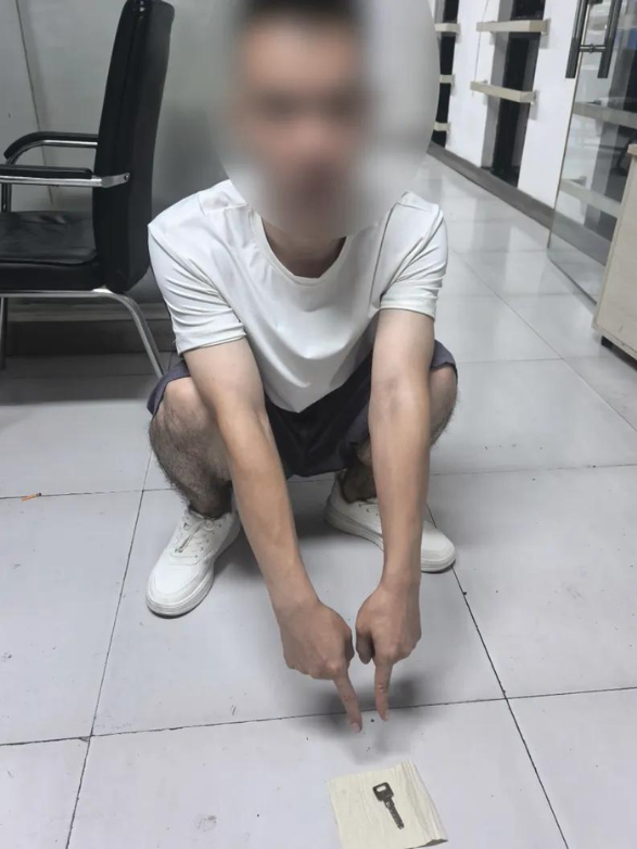 Người phụ nữ lắp camera hơn 2 tiếng, cảnh tượng ghi lại trong nhà khiến cô lập tức gọi cảnh sát - Ảnh 4.
