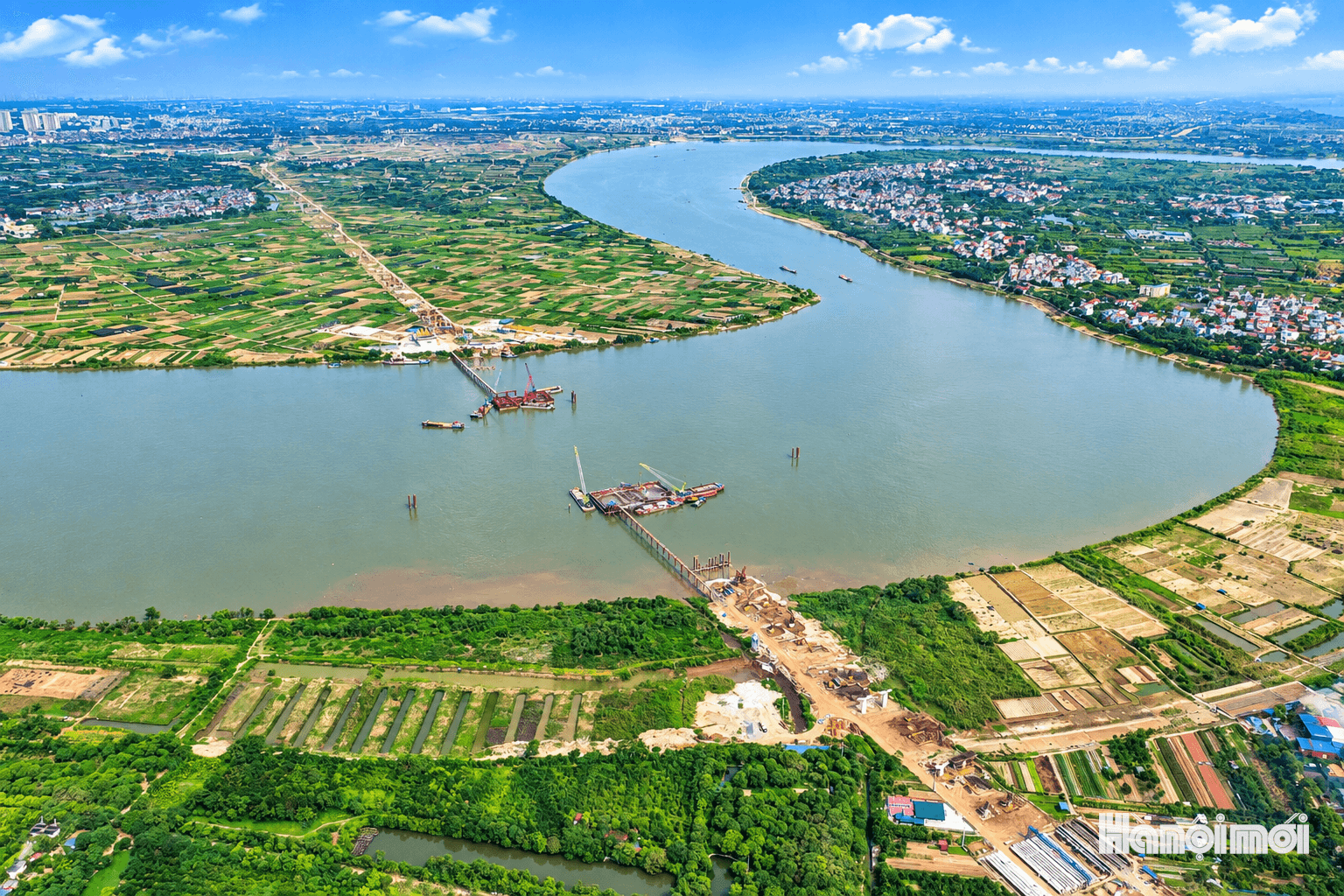 Cầu Ngọc Hồi thi c&ocirc;ng Rầm rộ hướng đến ho&agrave;n th&agrave;nh trước APEC 2027 - Ảnh 1.
