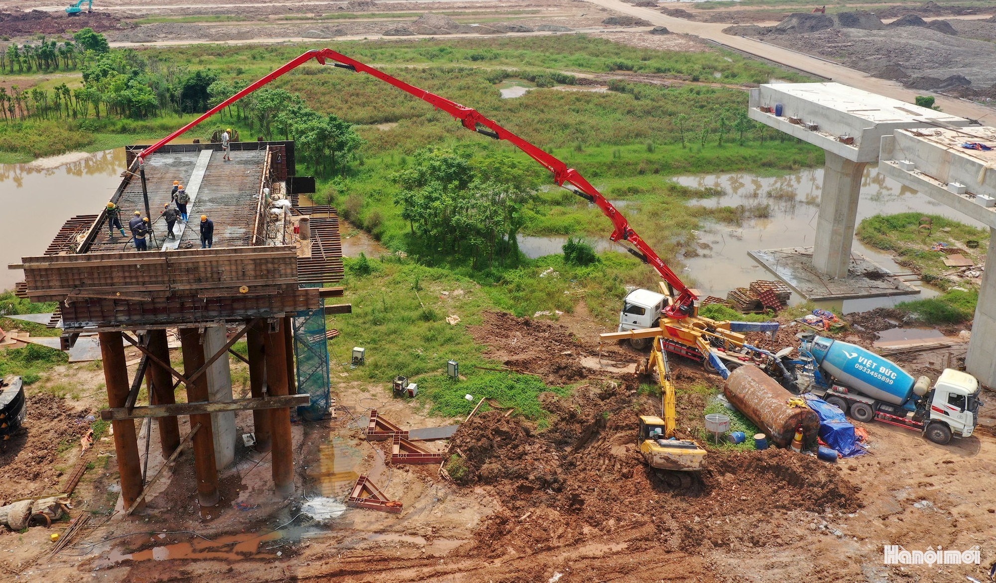 Cầu Ngọc Hồi thi c&ocirc;ng Rầm rộ hướng đến ho&agrave;n th&agrave;nh trước APEC 2027 - Ảnh 4.
