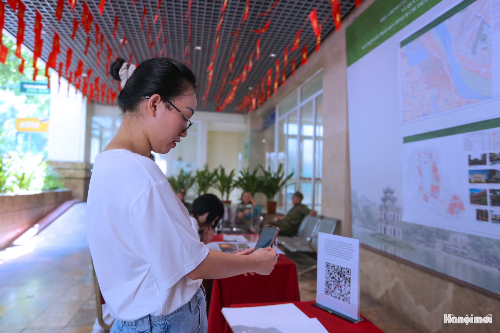 Người d&acirc;n g&oacute;p &yacute; quy hoạch hồ Ho&agrave;n Kiếm qua m&atilde; QR tại phường Ho&agrave;n Kiếm - Ảnh 5.