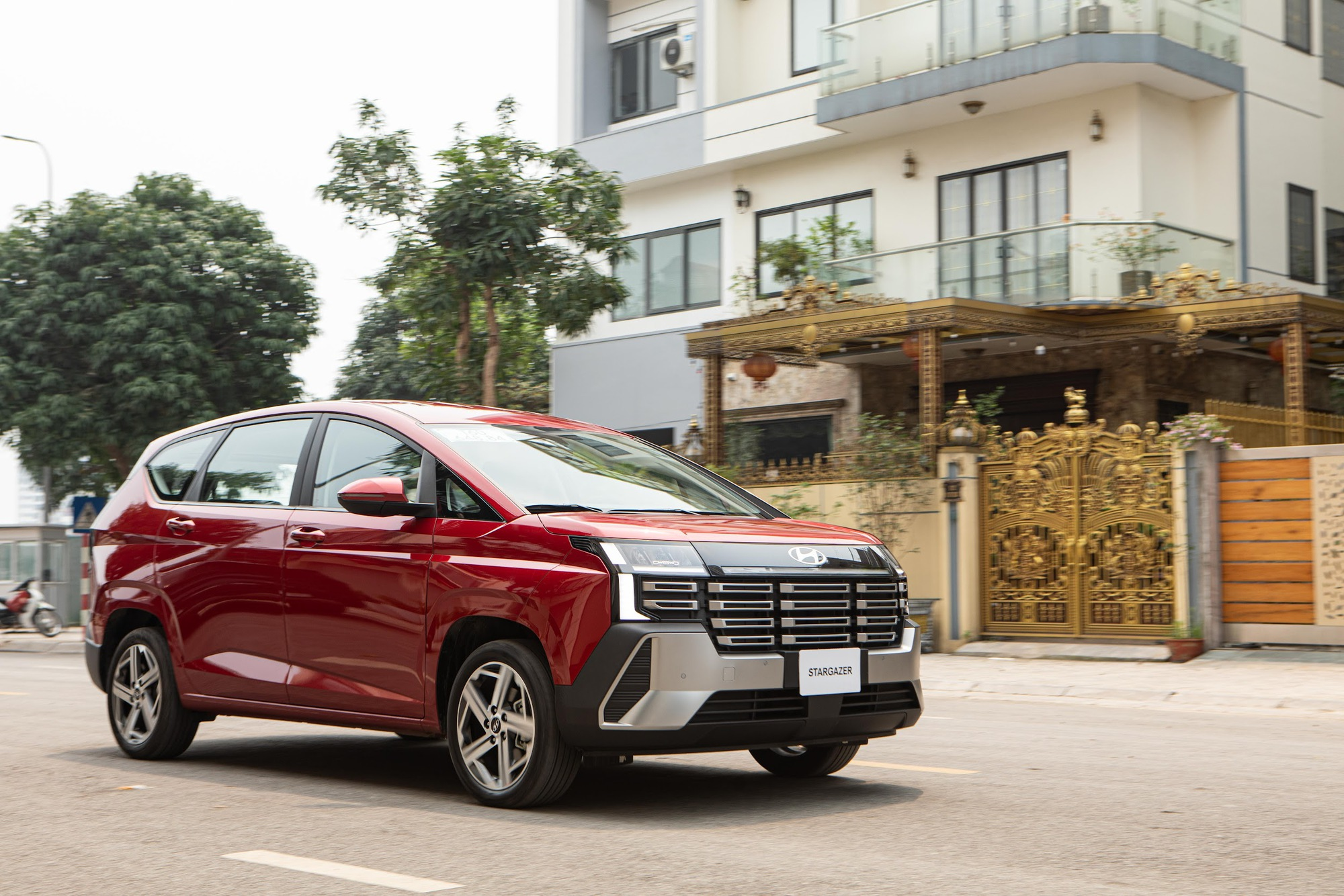 Loạt xe 7 chỗ gầm cao, d&aacute;ng đẹp, gi&aacute; tốt tại Việt Nam: C&oacute; xe gi&aacute; chưa tới 500 triệu đồng, bảo h&agrave;nh 8 năm - Ảnh 2.
