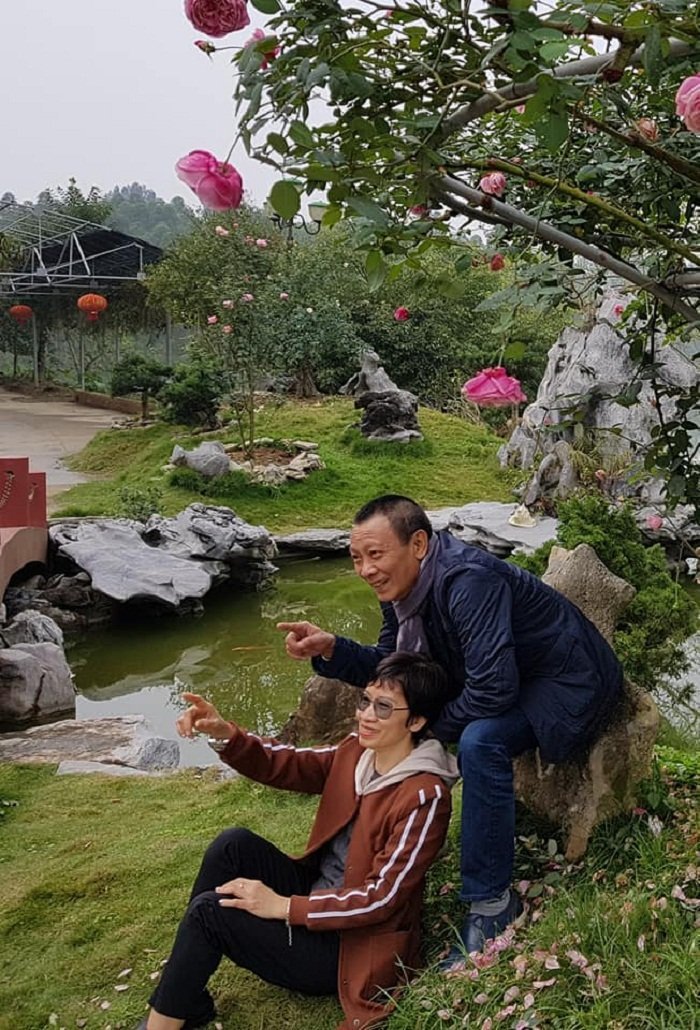 Vợ khỏe khoắn của MC Lại Văn Sâm gây sốt với tài năng yoga ấn tượng - Ảnh 3. Vợ khỏe khoắn của MC Lại Văn Sâm gây sốt với tài năng yoga ấn tượng - Ảnh 3.