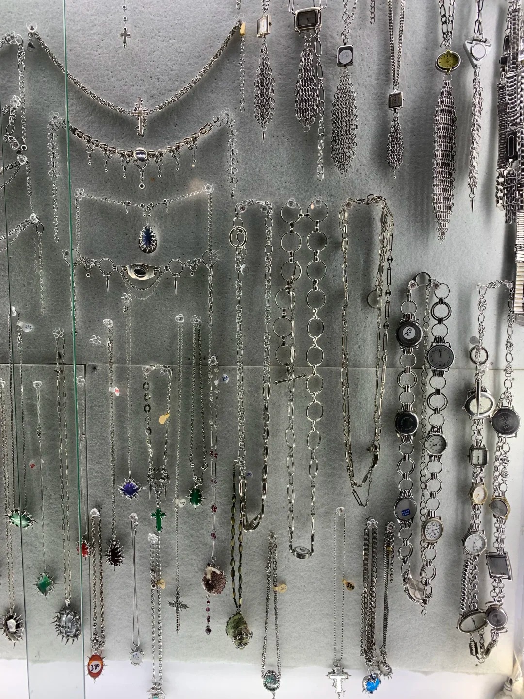 Khách Trung Quốc du lịch Hà Nội khám phá 7 cửa hàng vintage giá chỉ Từ 50 . 000 Đồng - Ảnh 10. Khách Trung Quốc du lịch Hà Nội khám phá 7 cửa hàng vintage giá chỉ Từ 50 . 000 Đồng - Ảnh 10.