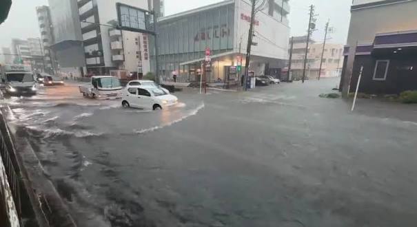 Nagoya hứng lượng mưa kỷ lục, hơn 1 triệu người nhận lệnh sơ t&aacute;n - Ảnh 4.