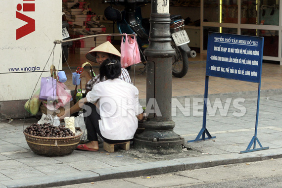 hang-rong-pho-co-chat-chem-tan-bao-cac-khach-tay