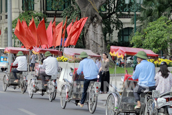 ha-noi-tran-ngap-mau-co-truoc-ngay-le-quoc-khanh