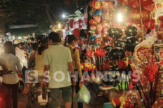 dan-ha-noi-un-un-do-len-hang-ma-khi-trung-thu-den-gan